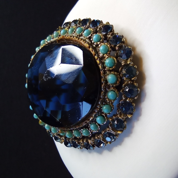 Vintage Large Czech Blue Glass and Rhinestone Pendant Brooch in Antique Gold - Picture 3 of 10